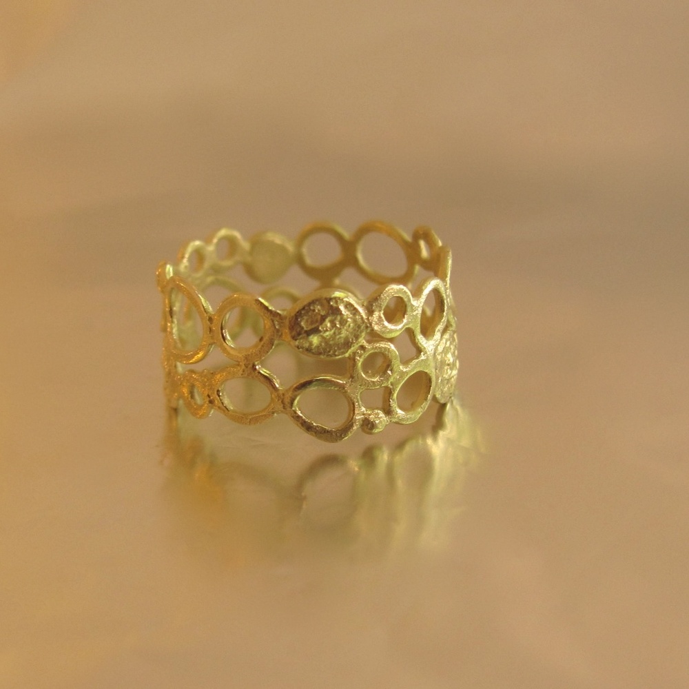 Gold ring. - Picture 3 of 8